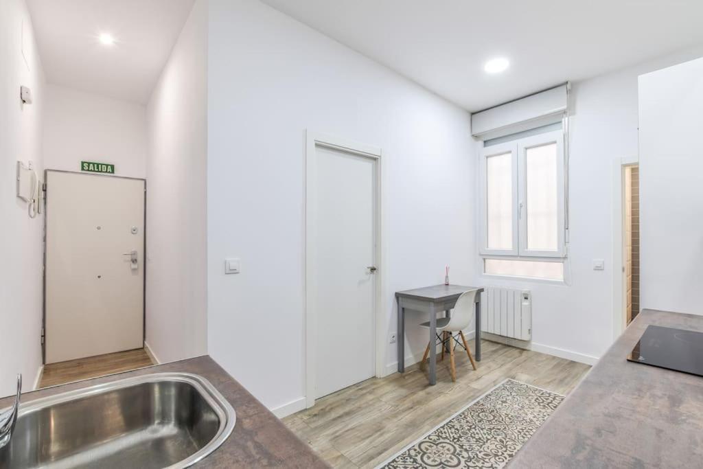 Unique Flat La Latina * Billiard & Darts Apartment Madrid Bagian luar foto