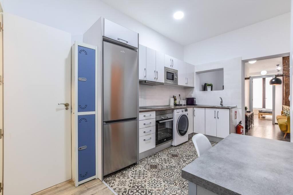 Unique Flat La Latina * Billiard & Darts Apartment Madrid Bagian luar foto