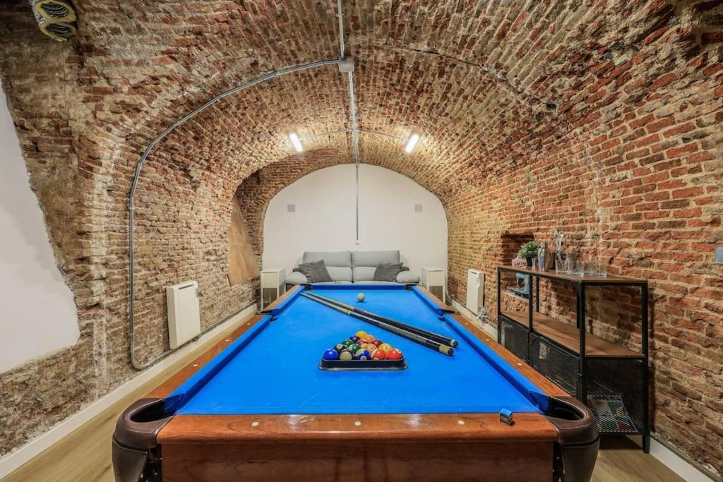 Unique Flat La Latina * Billiard & Darts Apartment Madrid Bagian luar foto