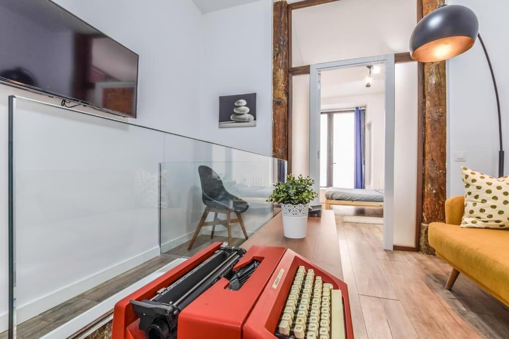 Unique Flat La Latina * Billiard & Darts Apartment Madrid Bagian luar foto