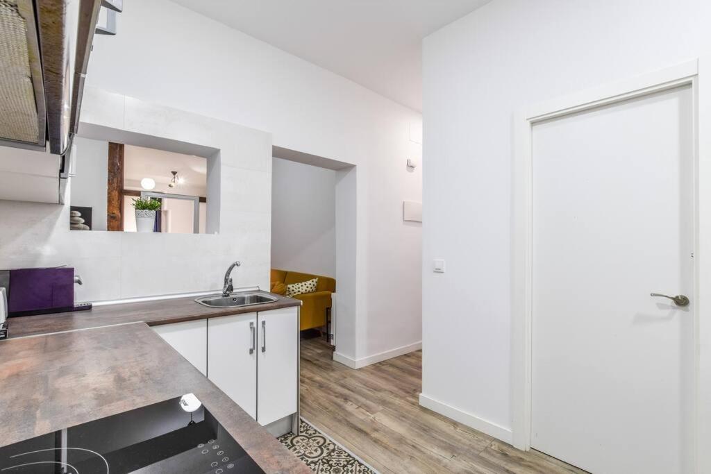 Unique Flat La Latina * Billiard & Darts Apartment Madrid Bagian luar foto