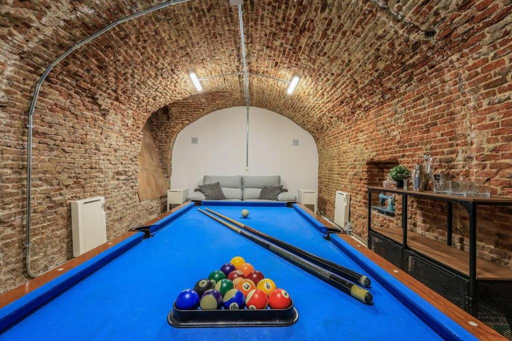 Unique Flat La Latina * Billiard & Darts Apartment Madrid Bagian luar foto